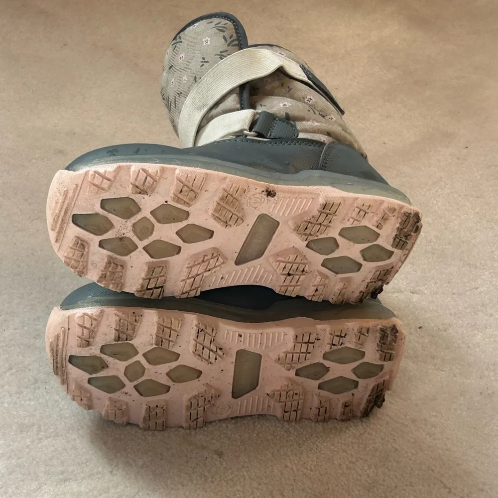 Carter’s Floral Light Up Snow Boots 12
